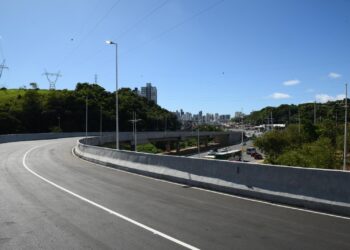Novo viaduto é inaugurado pela Prefeitura na Avenida ACM para desafogar trânsito e ampliar mobilidade na região