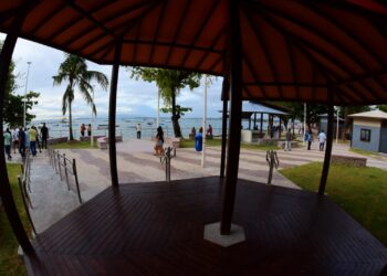 Prefeitura entrega novo Porto da Lenha com 15 quiosques para comerciantes e áreas de lazer para a população