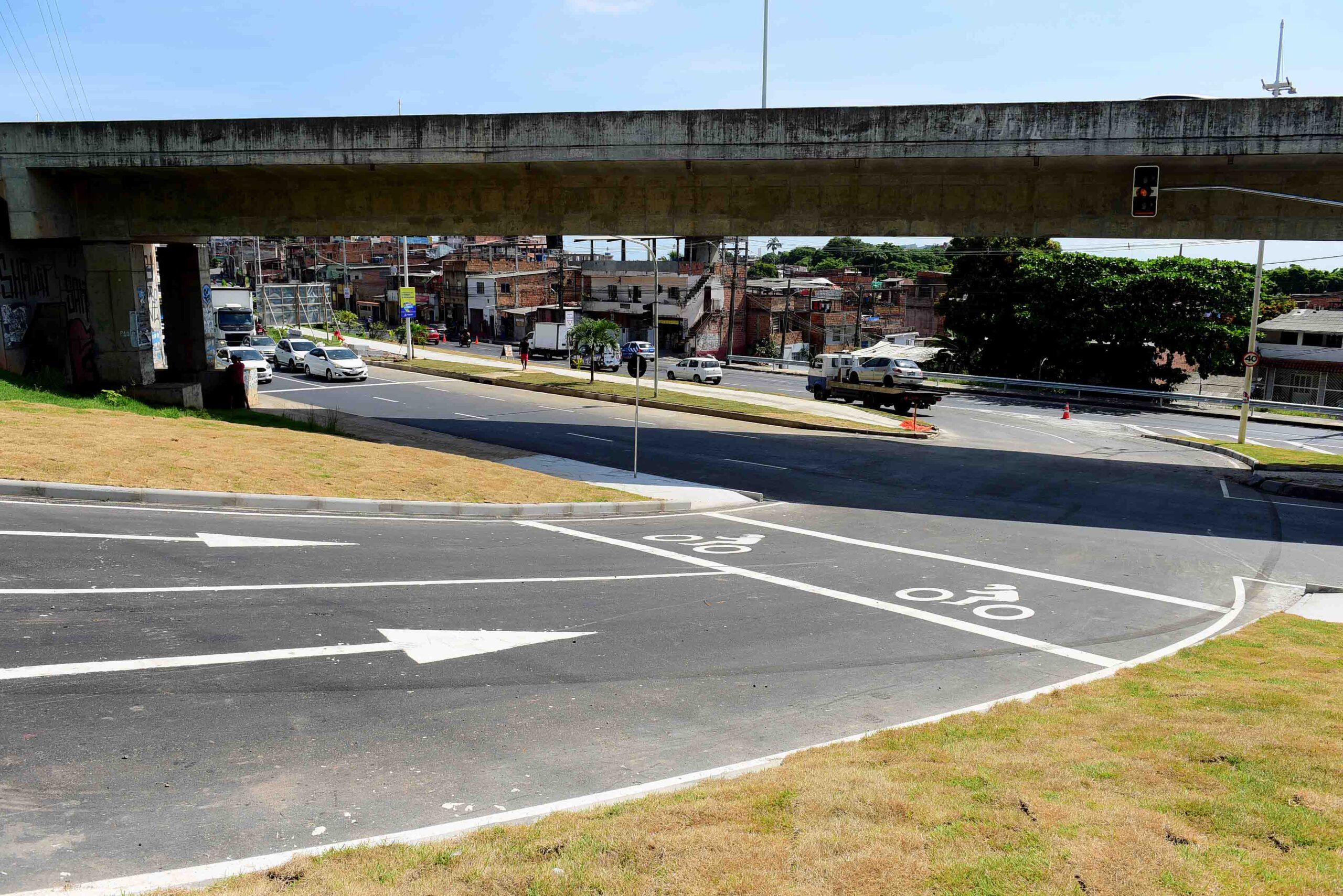 Novo retorno na saída do túnel Pirajá-Lobato reduz congestionamentos na Av. Suburbana