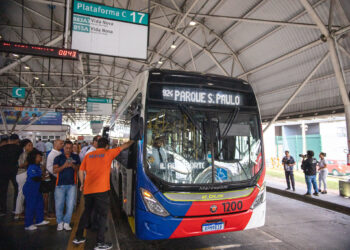 ÔNIBUS ELÉTRICOS: Prefeitura, em parceria com o Governo do Estado, amplia linhas em Lauro de Freitas