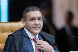 Nunes Marques autoriza retirada de tornozeleira de Rogério Andrade