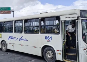 Passageiros dos ônibus metropolitanos de Salvador se surpreendem com aumento na tarifa