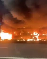 Sussuarana: grupo de homens armados coloca fogo em ônibus