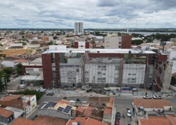 Em Juazeiro, obras de ampliação do Hospital Regional e construção de maternidade avançam