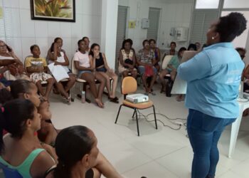 Novo Mané Dendê realiza oficina de artesanato com grupo de mulheres do Subúrbio