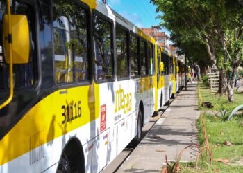 Ações policiais evitam crimes em 99,79% das viagens de ônibus em Salvador
