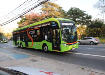 Cidade de São Paulo acelera transição e frota de ônibus elétricos cresce mais de 70% em 2025