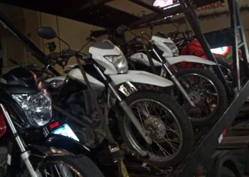 Ação contra transporte clandestino autua 25 motociclistas em Salvador