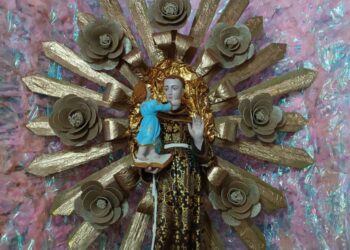 Altar gigante é montado para celebrar Santo Antônio