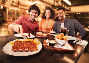 Outback oferece opções individuais e para grupos por menos de R$ 100 inclusive para o fim de semana