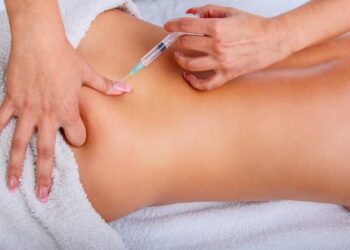 Terapeuta Tacianne Couto explica como a ozonioterapia pode ser aplicada no tratamento de dores na coluna