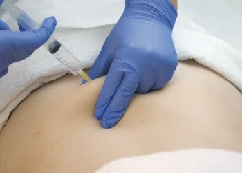 Terapeuta Tacianne Couto explica como tratamento com ozônio pode aliviar dores