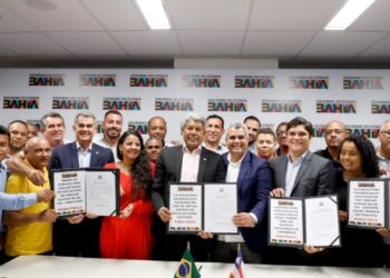 Governador anuncia obras de pavimentação e educação para o município de Paratinga