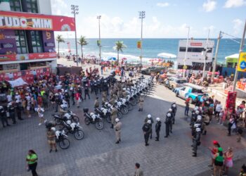 Mais de 200 policiais atuam na segurança do arrastão da Quarta-feira de Cinzas
