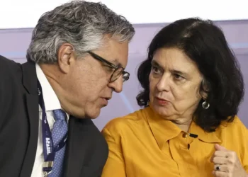 Lula decide substituir Nísia por Padilha no Ministério da Saúde