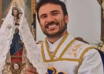 Sucesso nas redes sociais, Padre Fabrício Rodrigues morre após grave acidente na BR-230