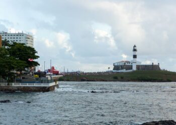 Salvador intensifica fiscalização no Parque Marinho da Barra para coibir danos ambientais no Carnaval