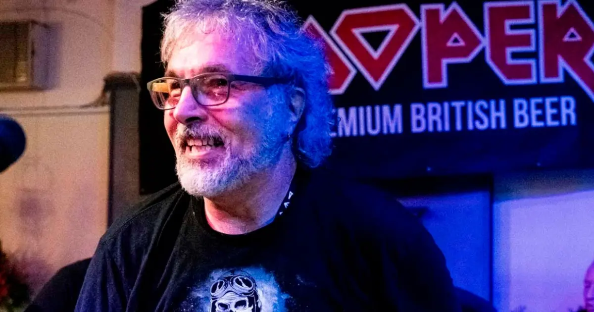 Morre Paul Mario Day, primeiro vocalista do Iron Maiden, aos 69 anos