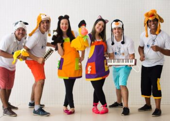 Bailinho do grupo Pé de Lata anima a criançada no Boulevard Shopping Camaçari neste domingo (18)