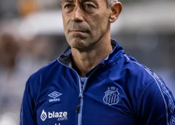 Santos demite técnico Pedro Caixinha após início difícil no Brasileiro