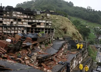 Famílias atingidas por temporal em Petrópolis terão aluguel social