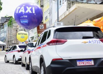 Taxistas podem realizar transferência de alvará até 17 de abril