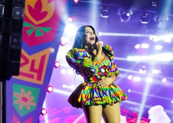 Atração mais esperada no Parque de Exposições, Calcinha Preta, a banda que atravessa gerações, arrasta legião de fãs