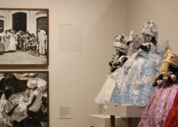 Com figurinos da Portela, mostra Um Defeito de Cor chega a São Paulo