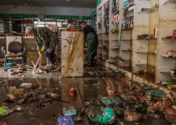 Comerciantes de Porto Alegre levam dias só para limpar lojas
