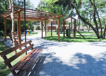 Prefeitura entrega Praça Recanto dos Pássaros e assina ordem de serviço para construção do Parque Ecológico de Ipitanga