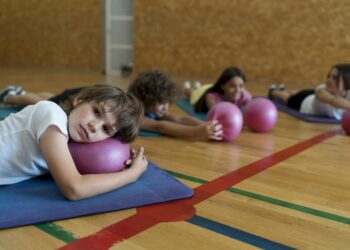 Praticar esportes desde a infância melhora saúde cardiovascular durante a vida, diz estudo