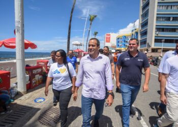 Bruno Reis e secretários municipais vistoriam montagem de estruturas do Carnaval