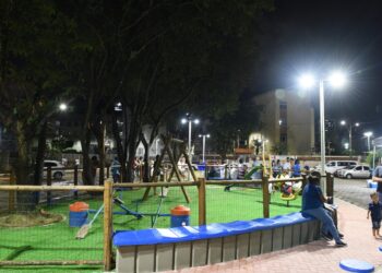 Prefeitura entrega praça requalificada no Conjunto dos Bancários, em Stiep