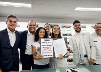 Governo do Estado sanciona programas que garantem acesso gratuito à Carteira de Habilitação para população de baixa renda