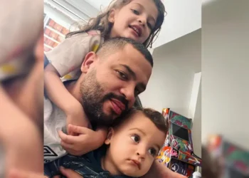 Projota tem casa invadida e é feito refém com filhos em São Paulo