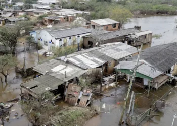 Lula e Leite assinam acordo que prevê fundo de R$ 6,5 bilhões para RS