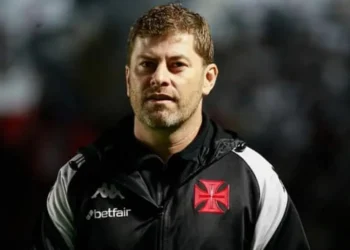 Rafael Paiva é demitido do Vasco após derrota e atropelo para o Corinthians