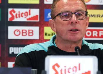 Técnico da seleção austríaca barra 3 jogadores por cantos homofóbicos