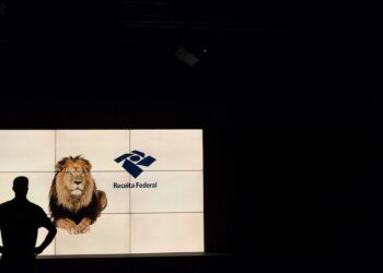 Contribuinte pode fazer defesa oral em processos na Receita Federal