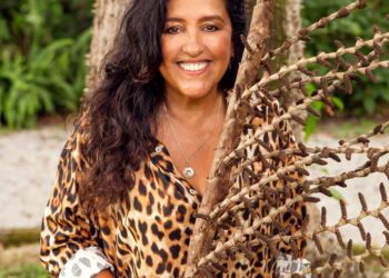 Regina Casé tomou golpe milionário de produtor, afirma colunista