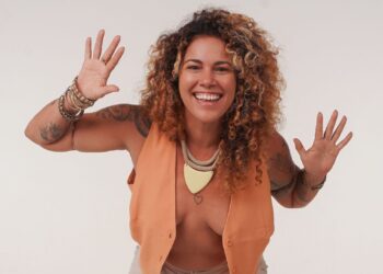 Renata Bastos lança show autoral neste domingo (9) no Festival Zona Mundi 2024