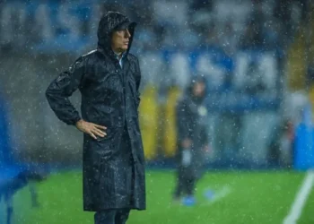 “Comigo aqui, o Grêmio jamais vai cair”, declara Renato Gaúcho em coletiva