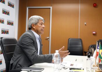 “Estamos alerta, desde o início, com ações concretas para dar respostas de imediato”, afirma Jerônimo ao se reunir com prefeitos de municípios afetados pela chuva