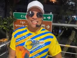 Integrante do grupo Revelação é esfaqueado em assalto após desfile no carnaval