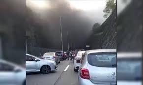 Vítimas de inalação de fumaça em túnel no Rio continuam internadas