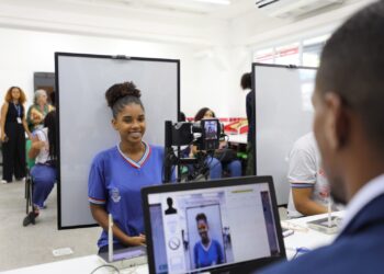 SAC Itinerante oferece serviços do TRE em escolas estaduais