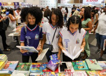 SEC oferta à rede estadual milhares de livros adquiridos na Bienal