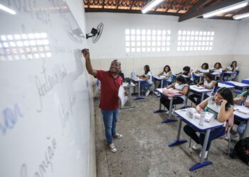 Volta às aulas na rede pública municipal é marcada por entusiasmo e recepção calorosa