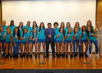 Após a conquista da prata, atletas da Seleção Brasileira feminina são homenageadas pela CBF