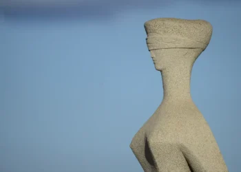 Judiciário entra em recesso; plantão do STF fica com Barroso e Fachin